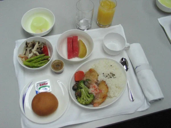 [航空543]2006 華膳空廚參觀記錄總整理：與其他備品一起準備送上飛機
