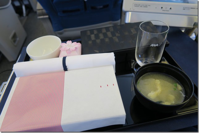 全日空:ANA 767 區域商務艙 TPE-NRT 2015–07 - 這裡胡說 JL TALKS 全日空:ANA 767 區域商務艙 TPE-NRT 2015–07 - 這裡胡說 JL TALKS