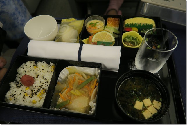 全日空:ANA 767 區域商務艙 TPE-NRT 2015–07 - 這裡胡說 JL TALKS 全日空:ANA 767 區域商務艙 TPE-NRT 2015–07 - 這裡胡說 JL TALKS