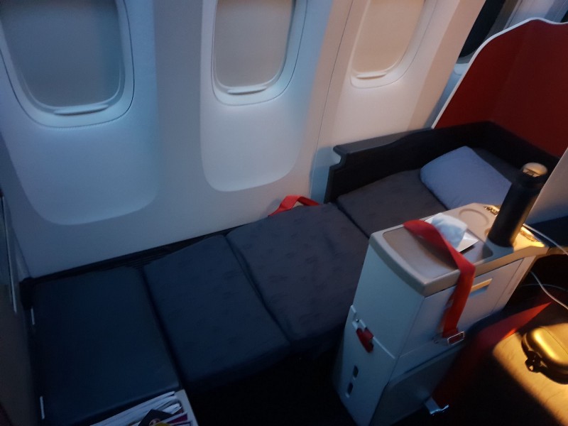 土耳其航空 777/738 商務艙紀錄 TPE-IST-AGP 馬拉加 伊斯坦堡 2019 - 這裡胡說 JL TALKS