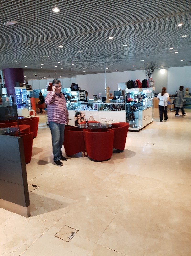 還附設免稅商店