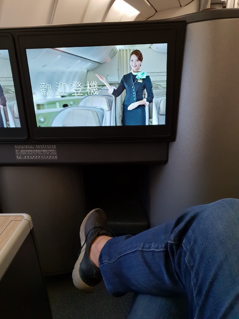 長榮航空飛行記錄 簡要照片記錄 A330-300 新型桂冠艙/商務艙 2018-03 台北TPE-大阪KIX - 這裡胡說 JL TALKS