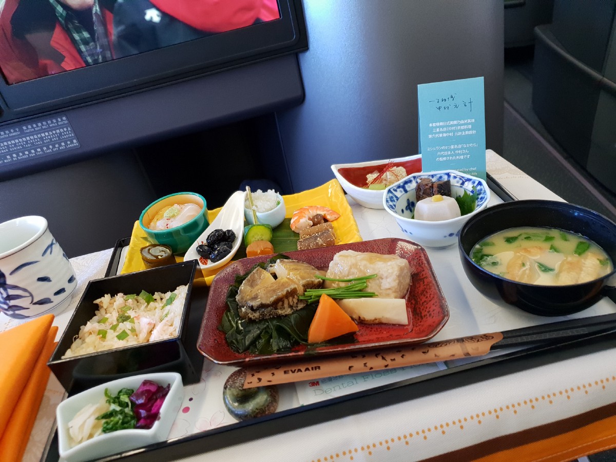 長榮航空飛行記錄 簡要照片記錄 A330-300 新型桂冠艙/商務艙 2018-03 台北TPE-大阪KIX - 這裡胡說 JL TALKS