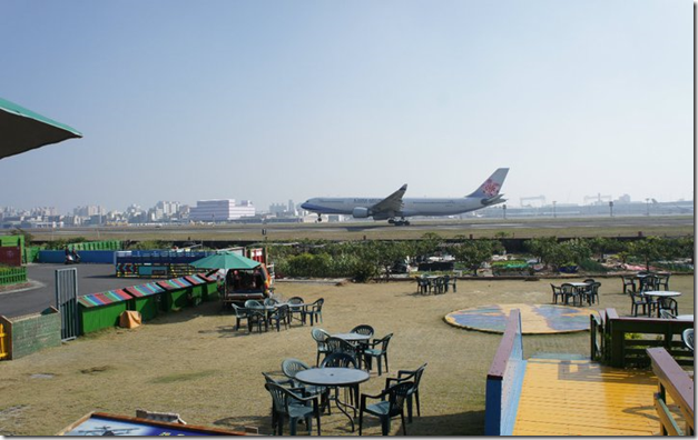 2011 食記>高雄小港機場 老爸機場咖啡 選用 Lavazza咖啡豆 - 這裡胡說 JL TALKS