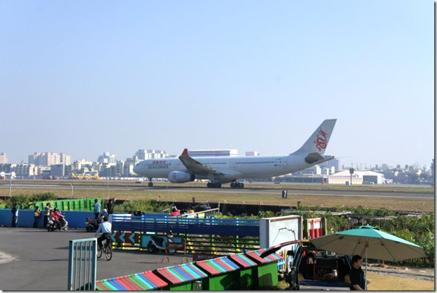 2011 食記>高雄小港機場 老爸機場咖啡 選用 Lavazza咖啡豆 - 這裡胡說 JL TALKS