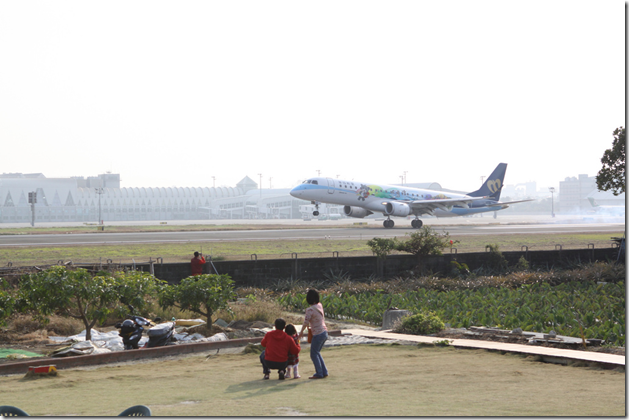 2011 食記>高雄小港機場 老爸機場咖啡 選用 Lavazza咖啡豆 - 這裡胡說 JL TALKS