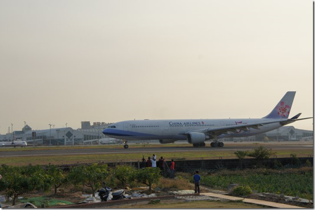 2011 食記>高雄小港機場 老爸機場咖啡 選用 Lavazza咖啡豆 - 這裡胡說 JL TALKS