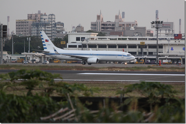 2011 食記>高雄小港機場 老爸機場咖啡 選用 Lavazza咖啡豆 - 這裡胡說 JL TALKS