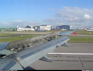 [航空543]飛機降落之前所發出的機械聲音是什麼 - 這裡胡說 JL TALKS