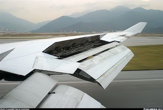 [航空543]飛機降落之前所發出的機械聲音是什麼 - 這裡胡說 JL TALKS