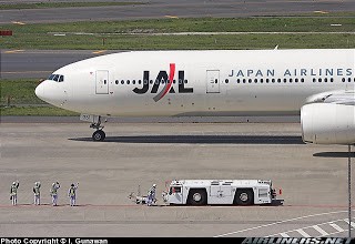 [航空543]為什麼飛機旁邊有人向你說再見 - 這裡胡說 JL TALKS