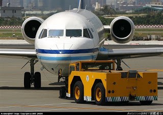 [航空543]為什麼飛機不能自己往後退 - 這裡胡說 JL TALKS
