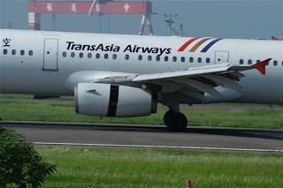 [航空543]為什麼飛機不能自己往後退 - 這裡胡說 JL TALKS