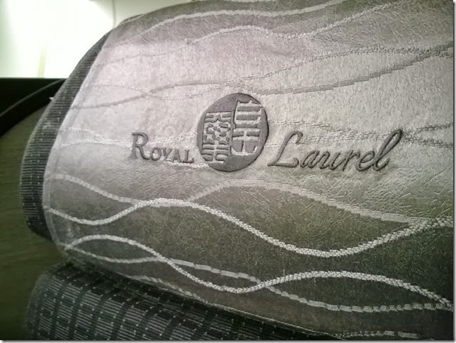 初體驗 長榮皇璽桂冠艙 Royal Laurel Class / RIMOWA 過夜包 開箱文 - 這裡胡說 JL TALKS