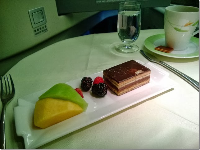初體驗 長榮皇璽桂冠艙 Royal Laurel Class / RIMOWA 過夜包 開箱文 - 這裡胡說 JL TALKS