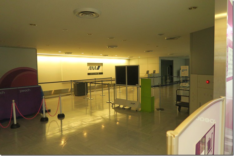 全日空：成田轉國內線紀錄 TPE-NRT-NGO 中部機場過夜    機場懶人包：國際轉國內程序