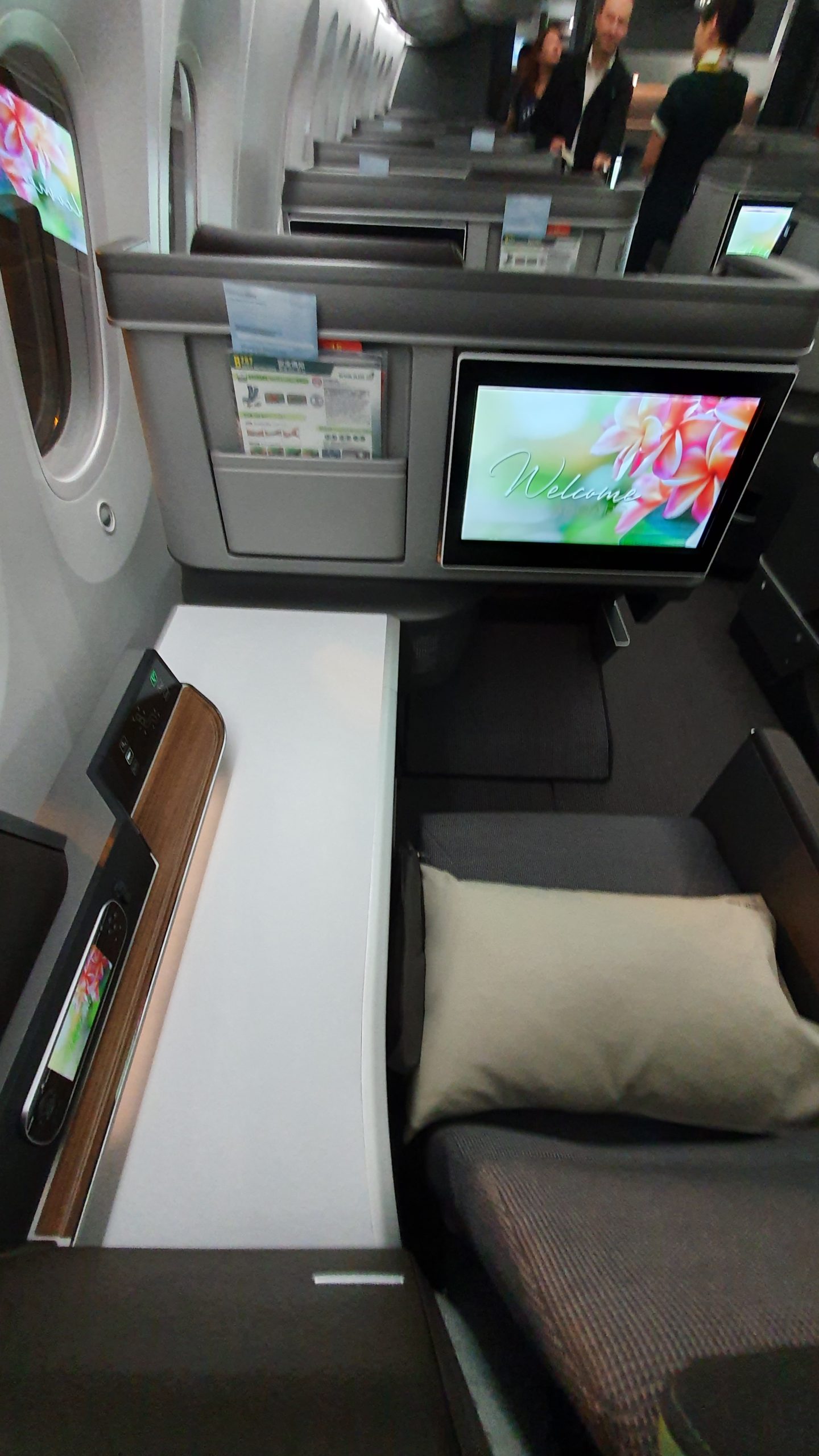 長榮航空787商務艙 183傑西實際感受如何?由BMW設計團隊設計 超過五百萬的座椅 - 這裡胡說 JL TALKS 長榮航空787商務艙 183傑西實際感受如何?由BMW設計團隊設計 超過五百萬的座椅 - 這裡胡說 JL TALKS
