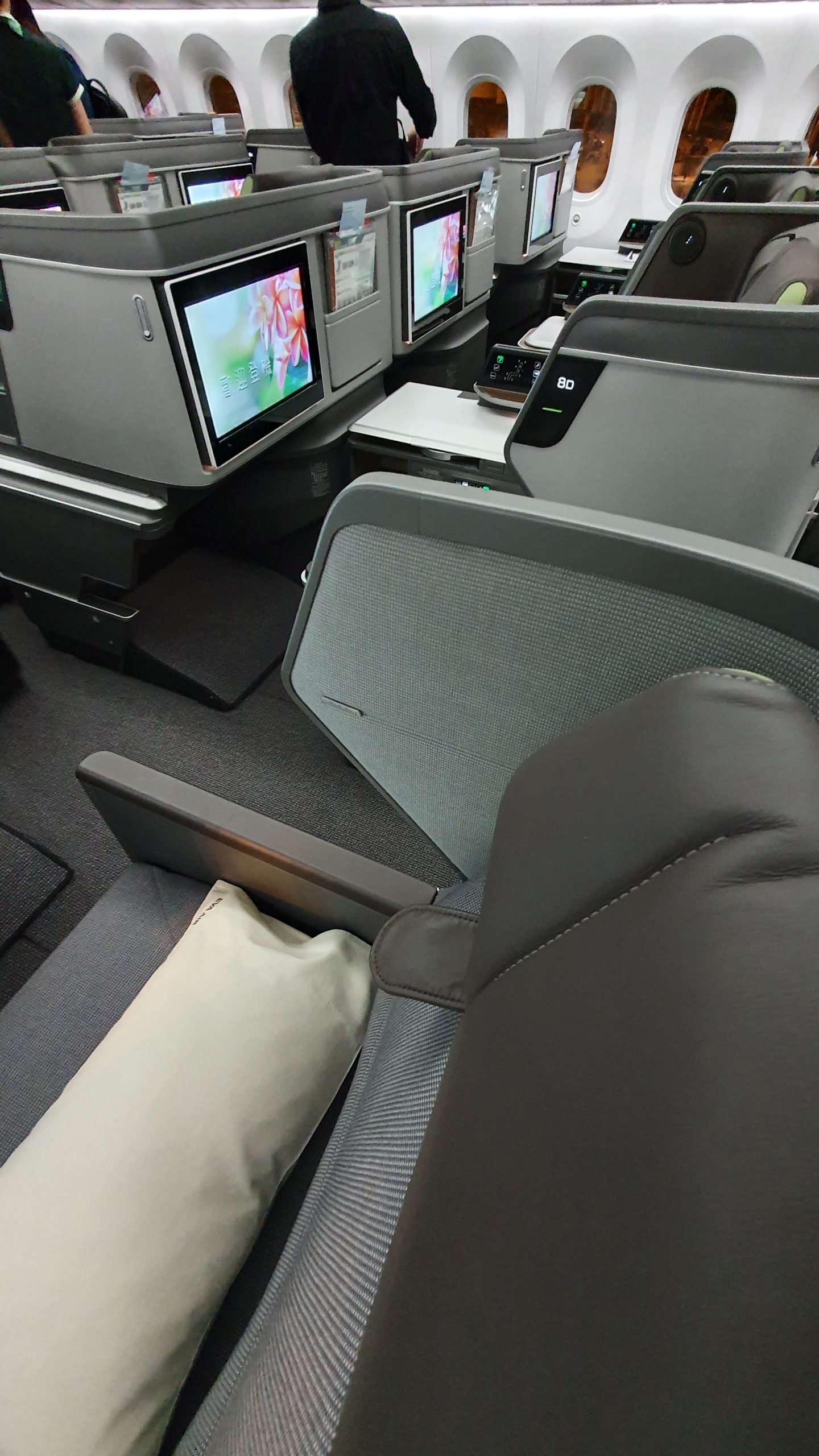 長榮航空787商務艙 183傑西實際感受如何?由BMW設計團隊設計 超過五百萬的座椅 - 這裡胡說 JL TALKS 長榮航空787商務艙 183傑西實際感受如何?由BMW設計團隊設計 超過五百萬的座椅 - 這裡胡說 JL TALKS