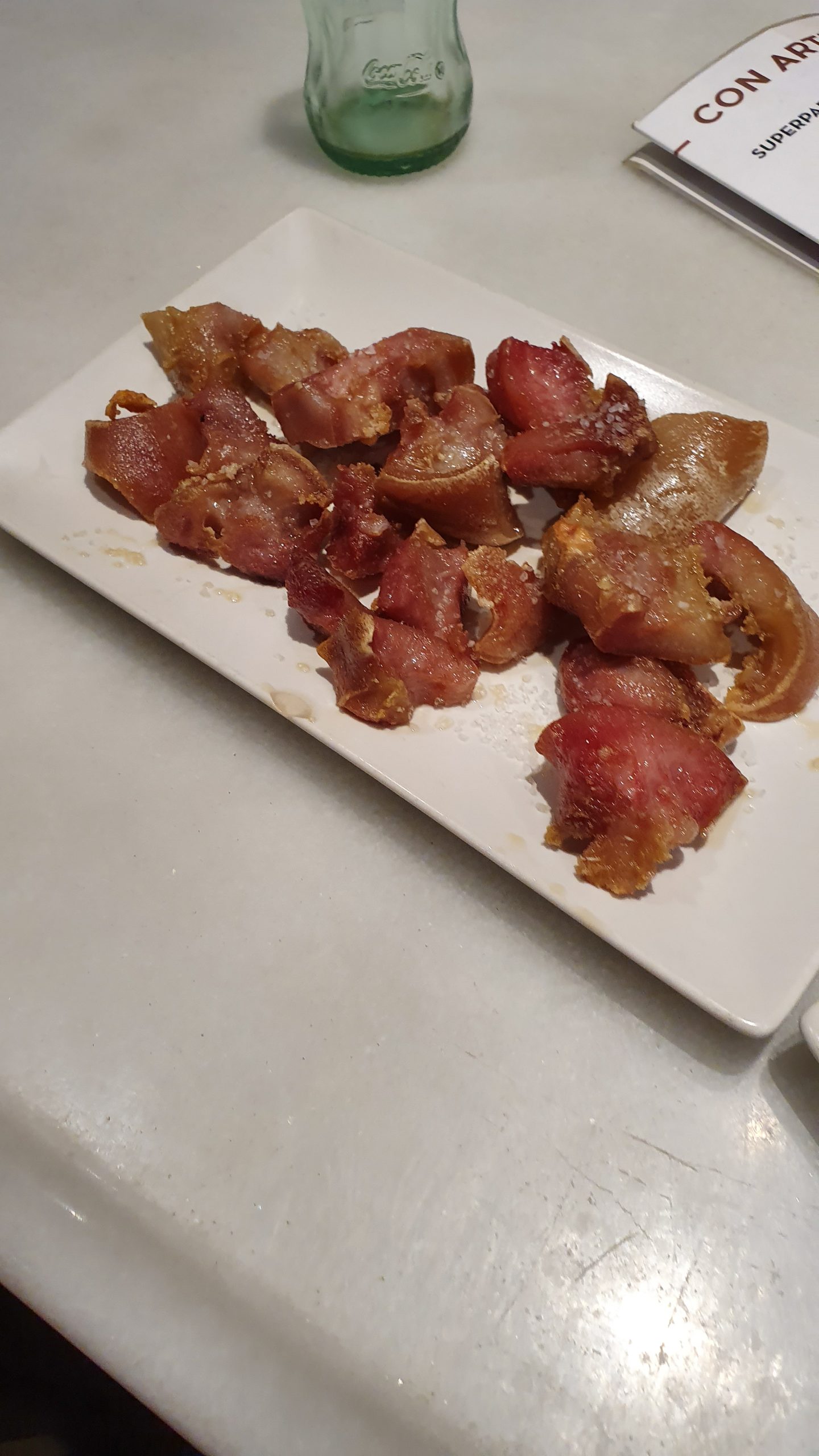 我在西班牙吃的小吃們 TAPAS 還有炸豬皮 - 這裡胡說 JL TALKS
