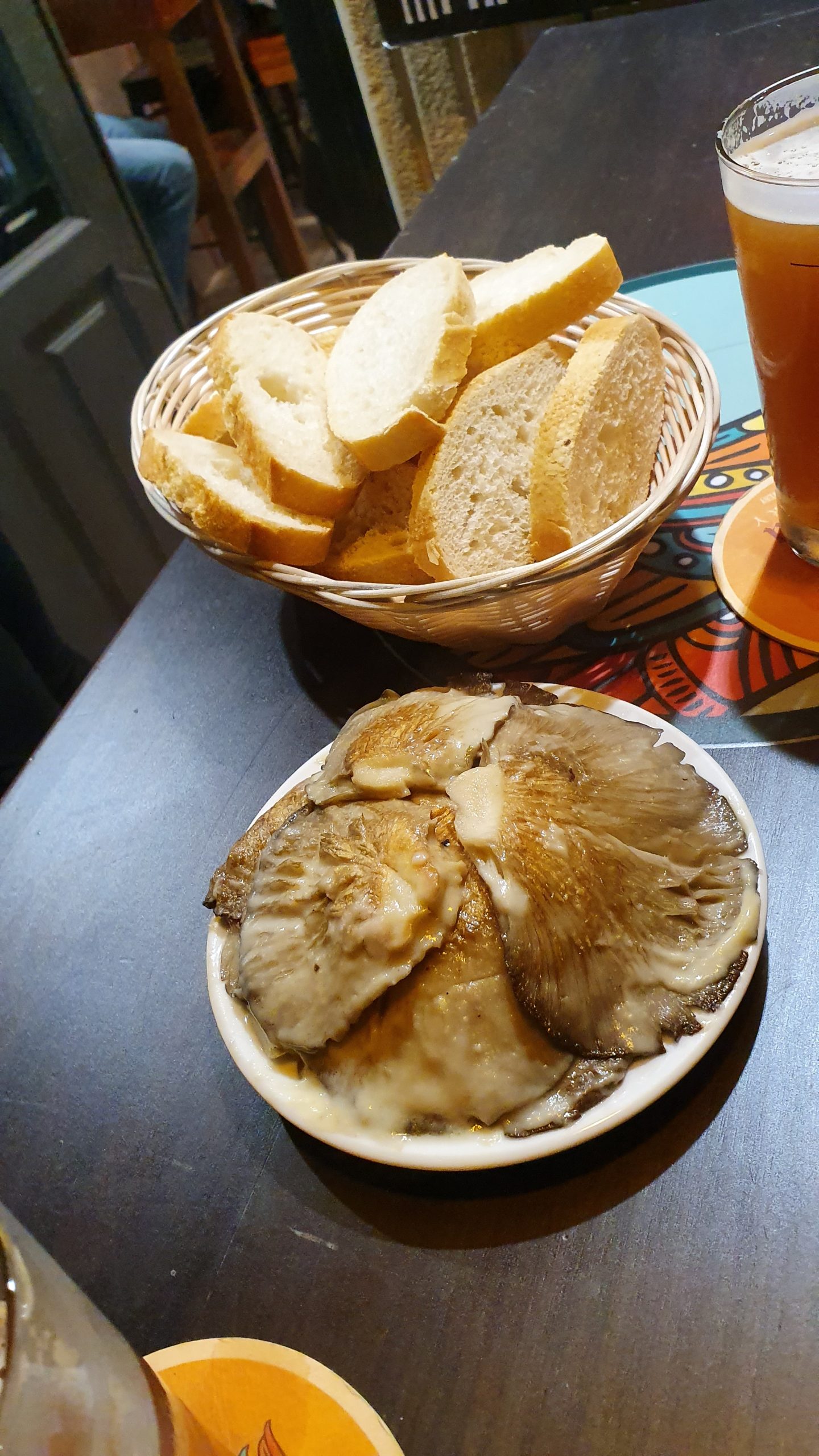 我在西班牙吃的小吃們 TAPAS 還有炸豬皮 - 這裡胡說 JL TALKS