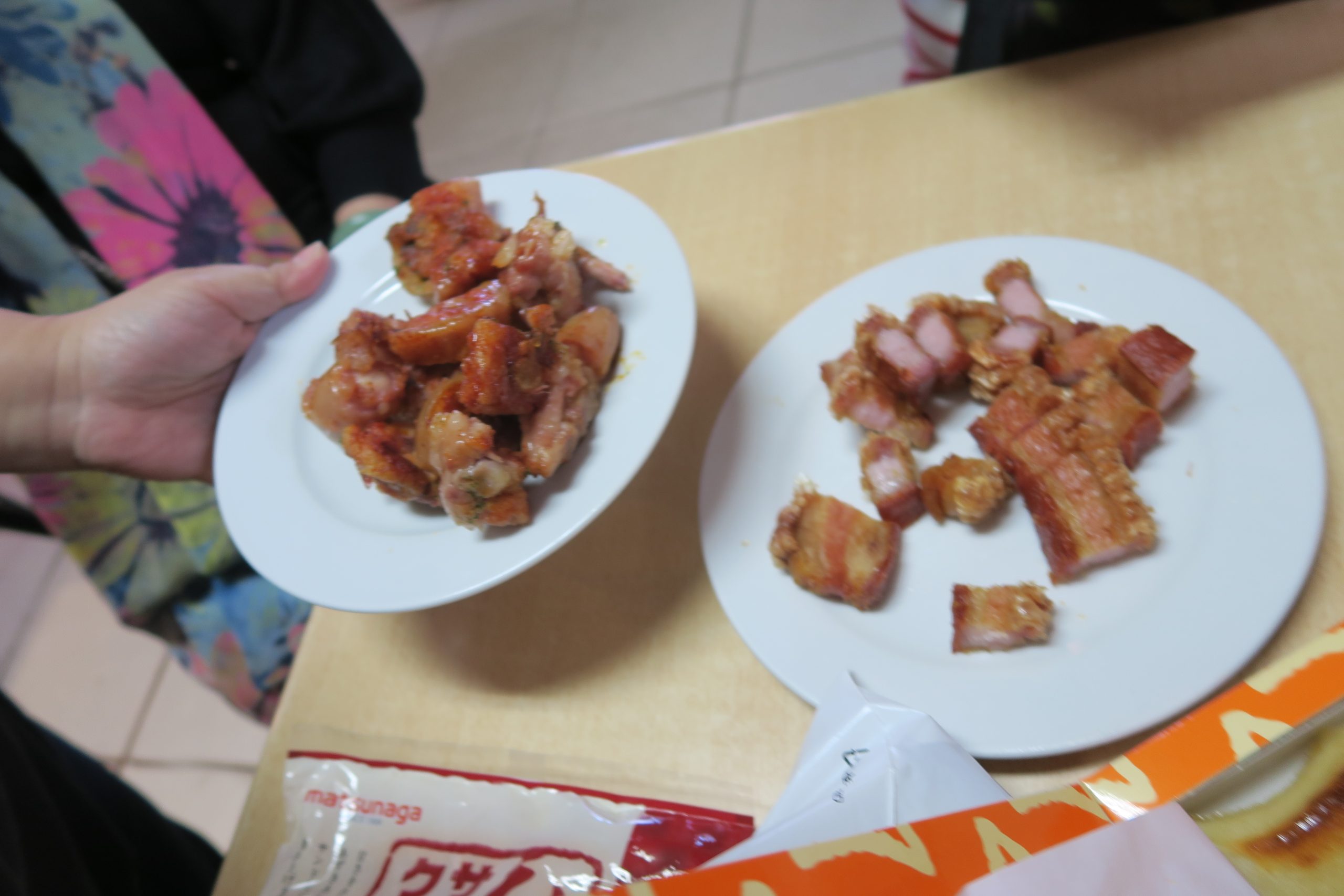 我在西班牙吃的小吃們 TAPAS 還有炸豬皮 - 這裡胡說 JL TALKS