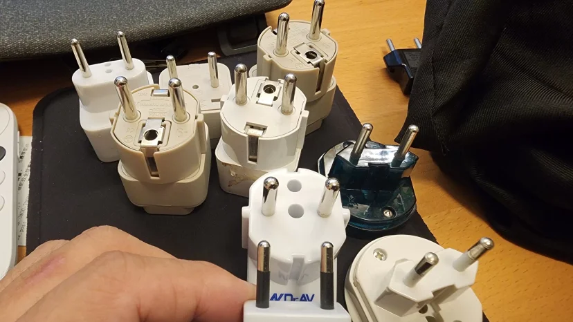 旅行電器:歐規4.0mm/4.8mm 插頭適用區域 歐規大圓小圓 轉接頭 國際插頭 - 這裡胡說 JL TALKS 旅行電器:歐規4.0mm/4.8mm 插頭適用區域 歐規大圓小圓 轉接頭 國際插頭 - 這裡胡說 JL TALKS
