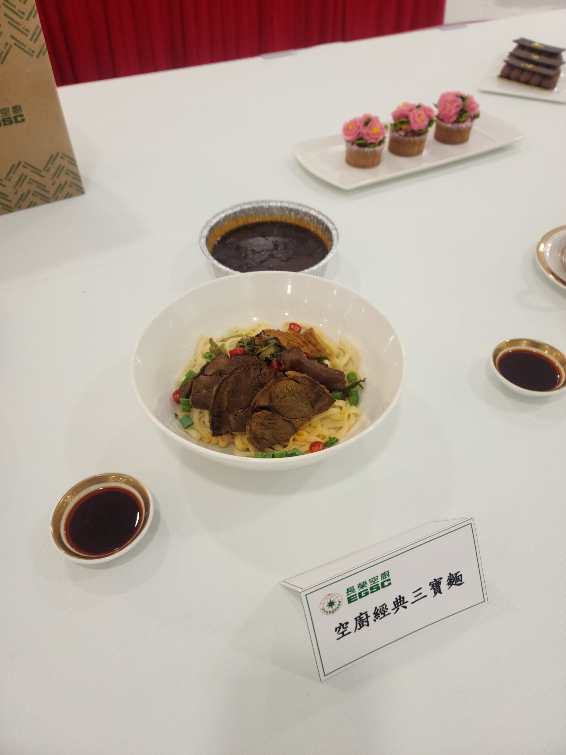 長榮空廚參訪：15年後重返！飛機餐從零到有的神秘步驟 /解鎖高規格食品安全秘訣/空廚內有航警！：空廚冷凍宅配料理