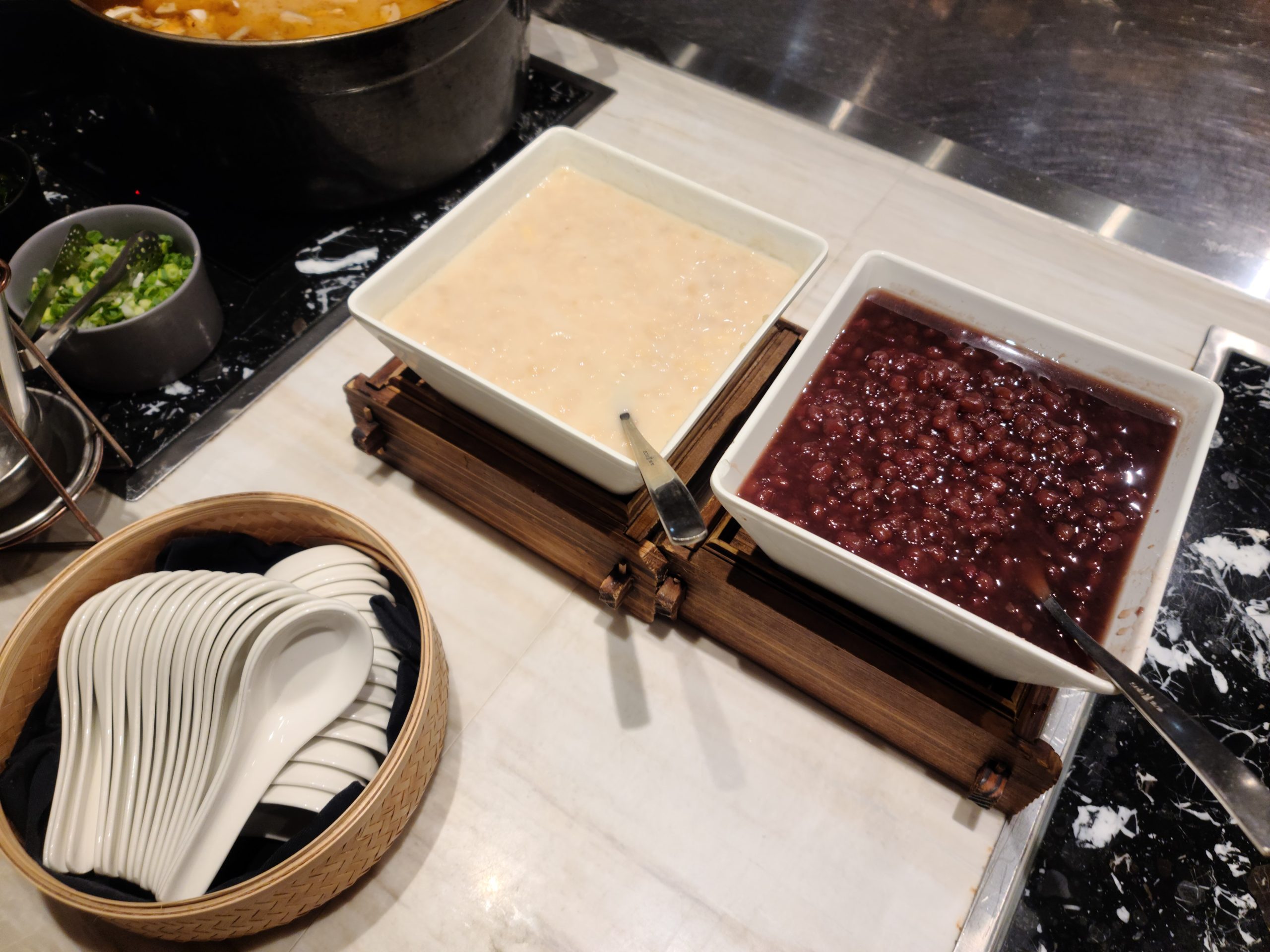台北國泰萬怡MJ KITCHEN餐廳 挑嘴人的吃到飽餐廳 主廚還有外場廚師很有底子：豆花湯品燒仙草