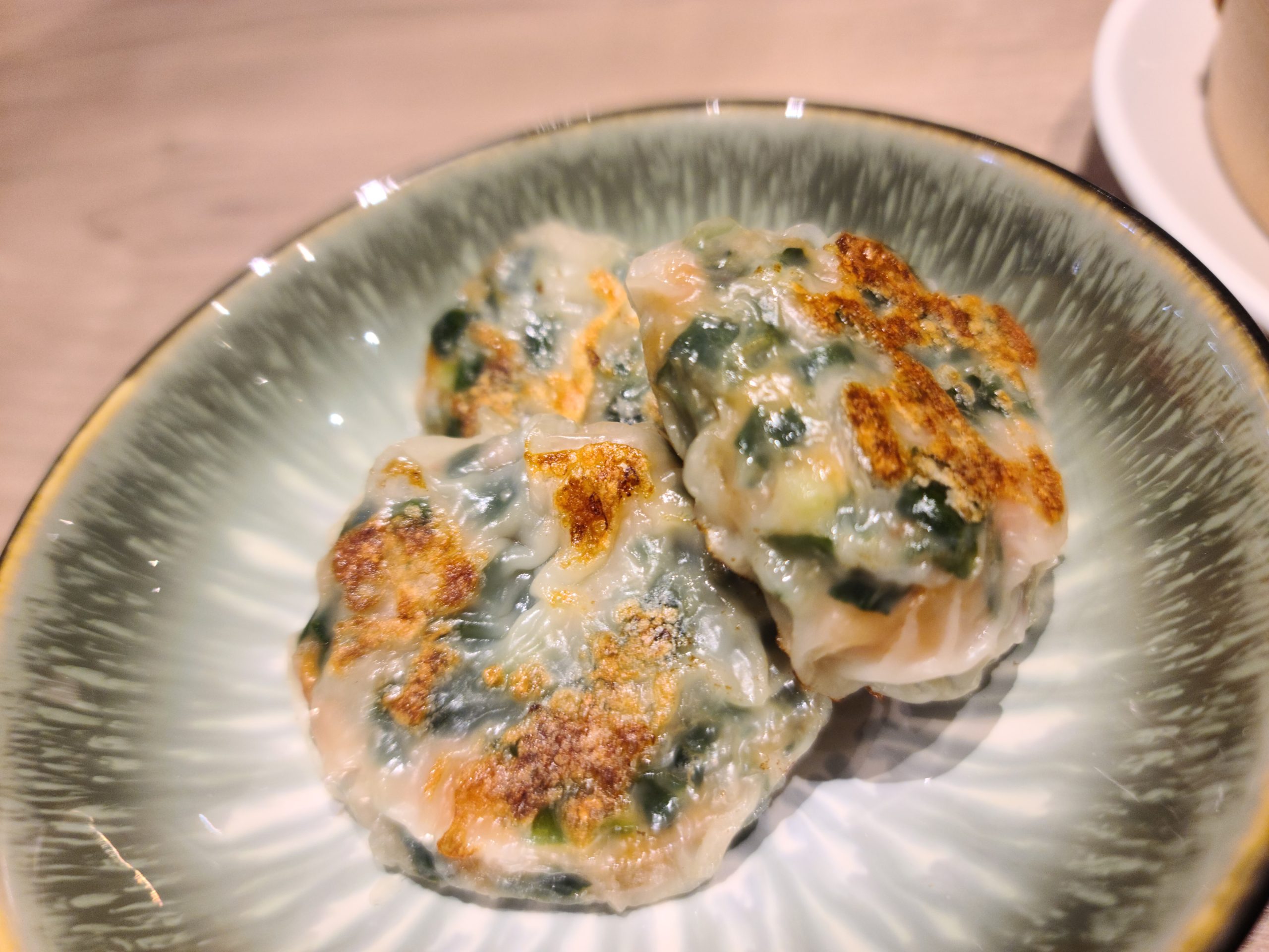 A21 香煎韭菜餅這個口感真的太特殊 很像是韭菜盒 但是配料搭配起來 很平衡 我很喜歡 二訪也有點它