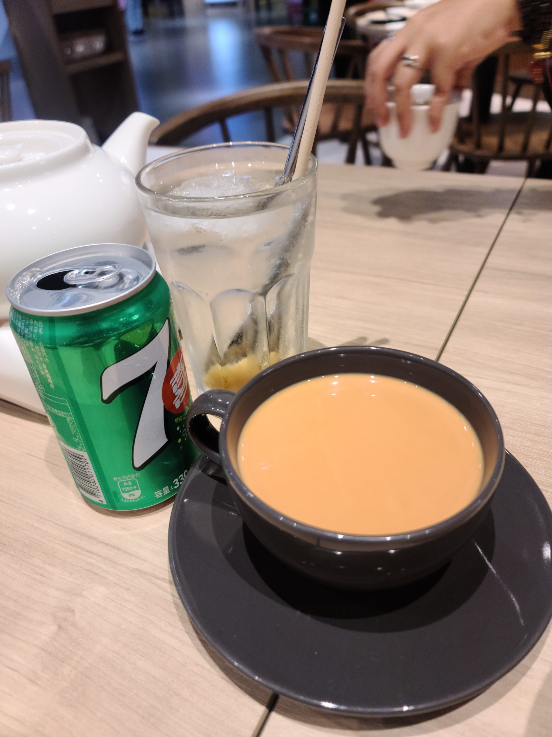 E1鹹檸七 E5絲襪奶茶