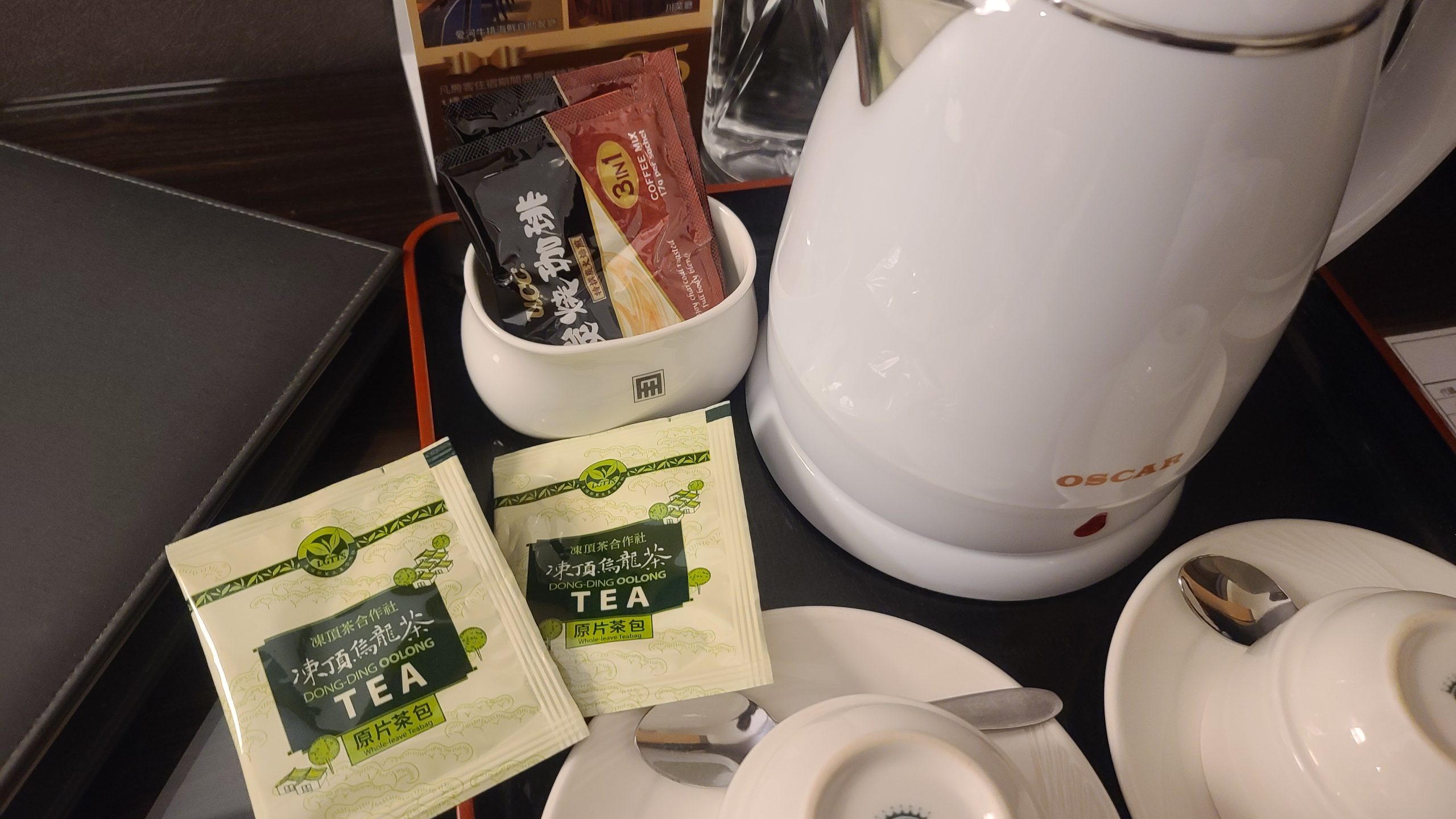 烏龍茶給的是原葉茶 是我另外一個看飯店用心的標準