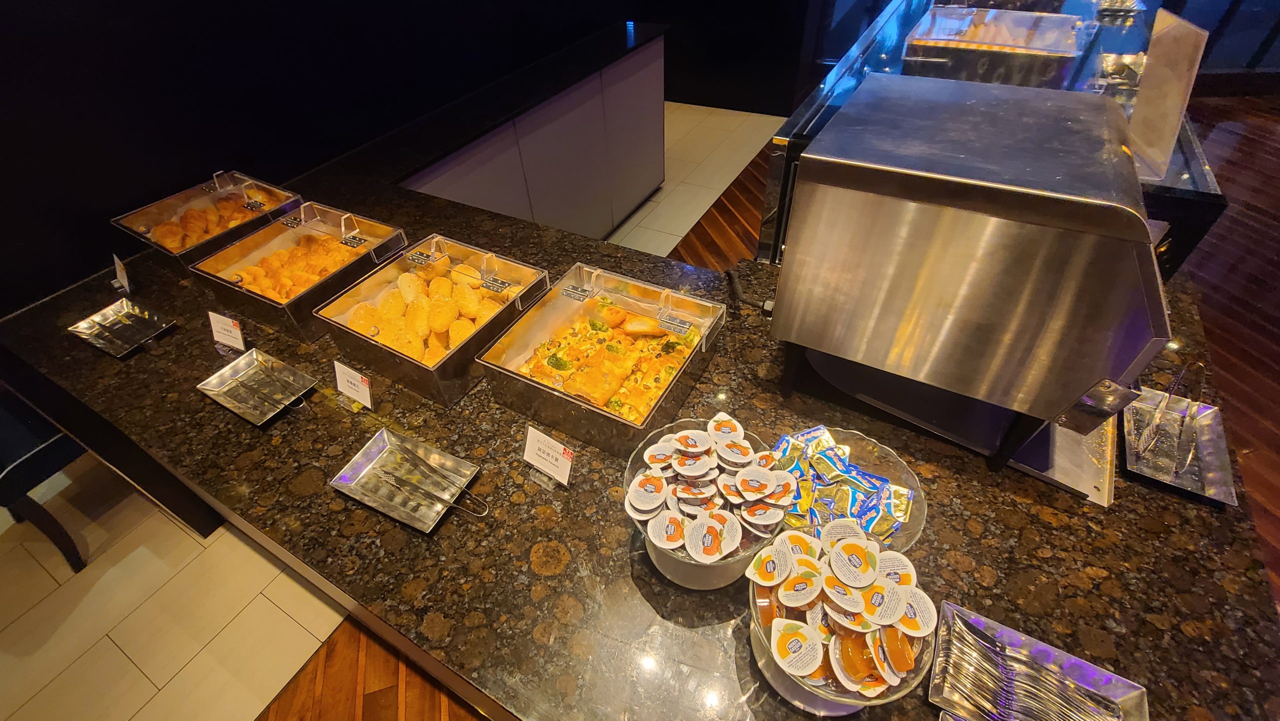 高雄國賓飯店 緊鄰愛河的老字號高雄飯店 歇業重蓋：早餐