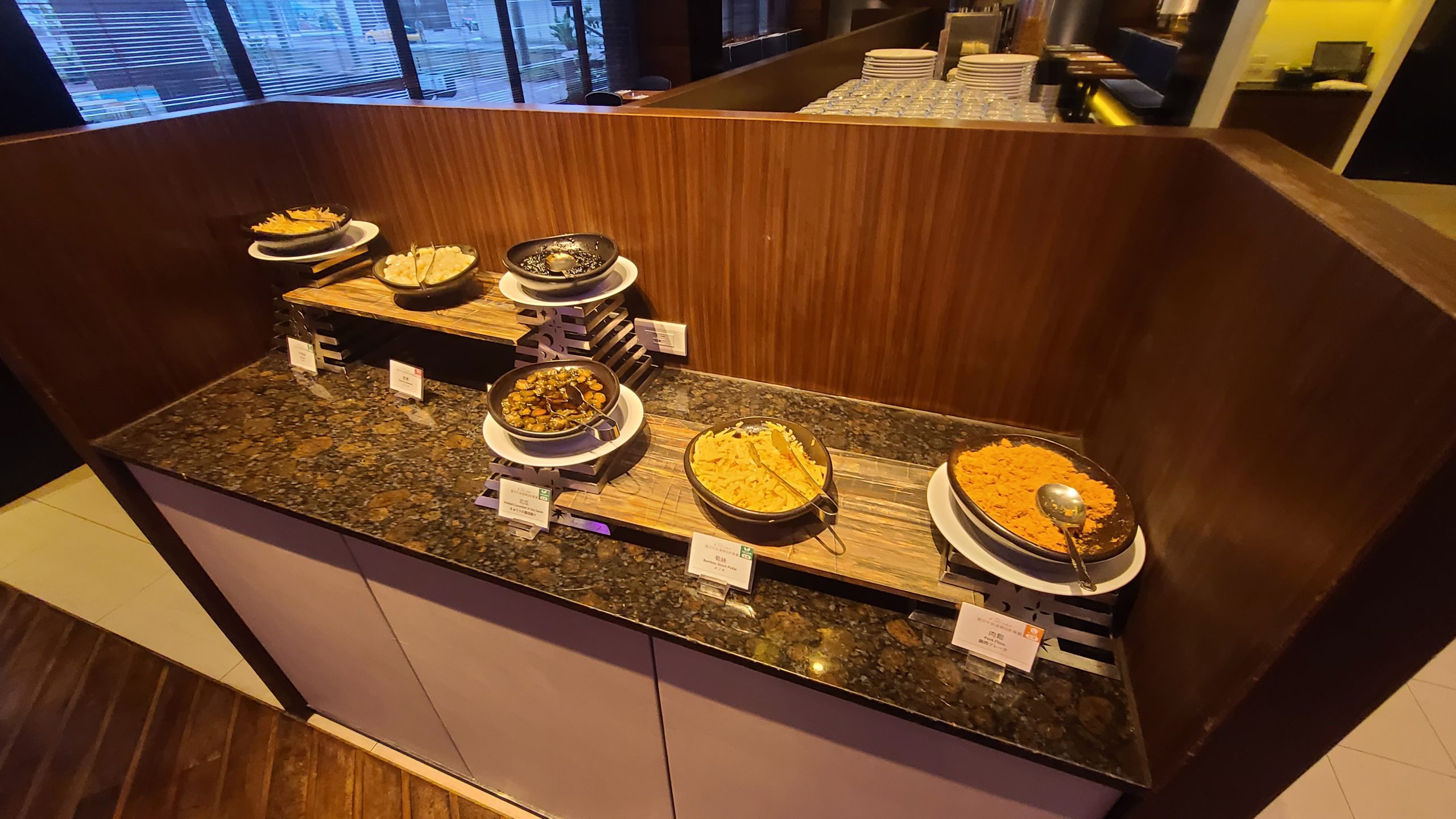 高雄國賓飯店 緊鄰愛河的老字號高雄飯店 歇業重蓋：早餐