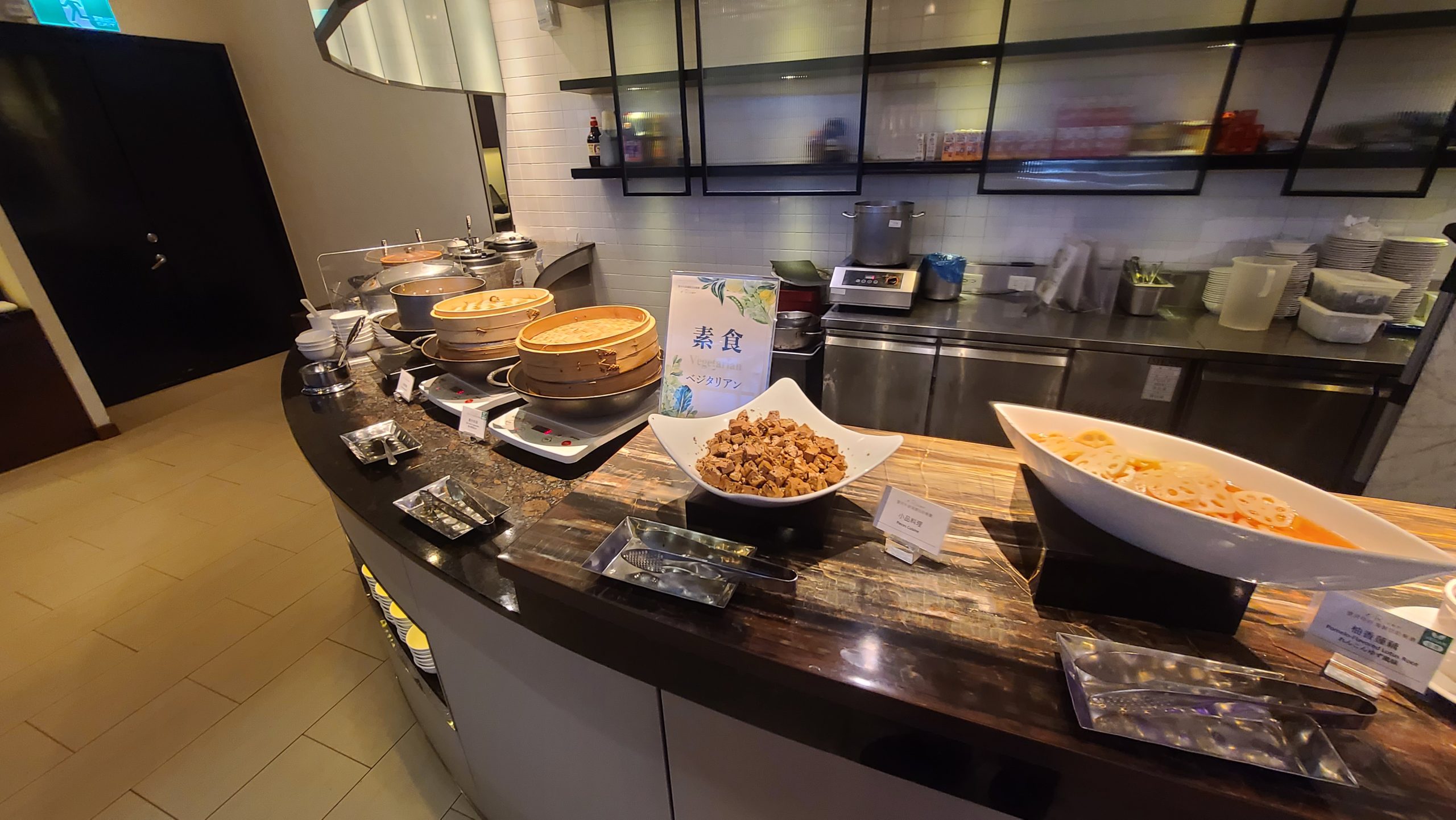 高雄國賓飯店 緊鄰愛河的老字號高雄飯店 歇業重蓋：早餐