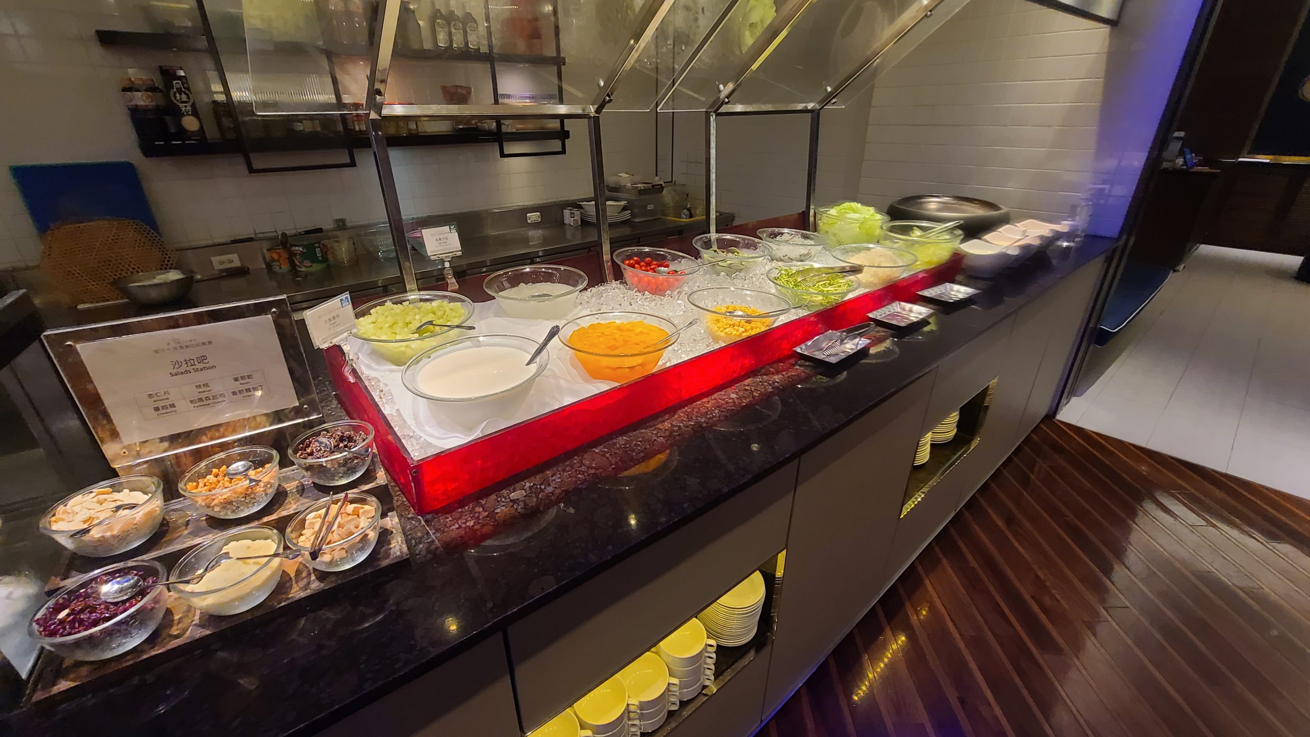 高雄國賓飯店 緊鄰愛河的老字號高雄飯店 歇業重蓋：早餐