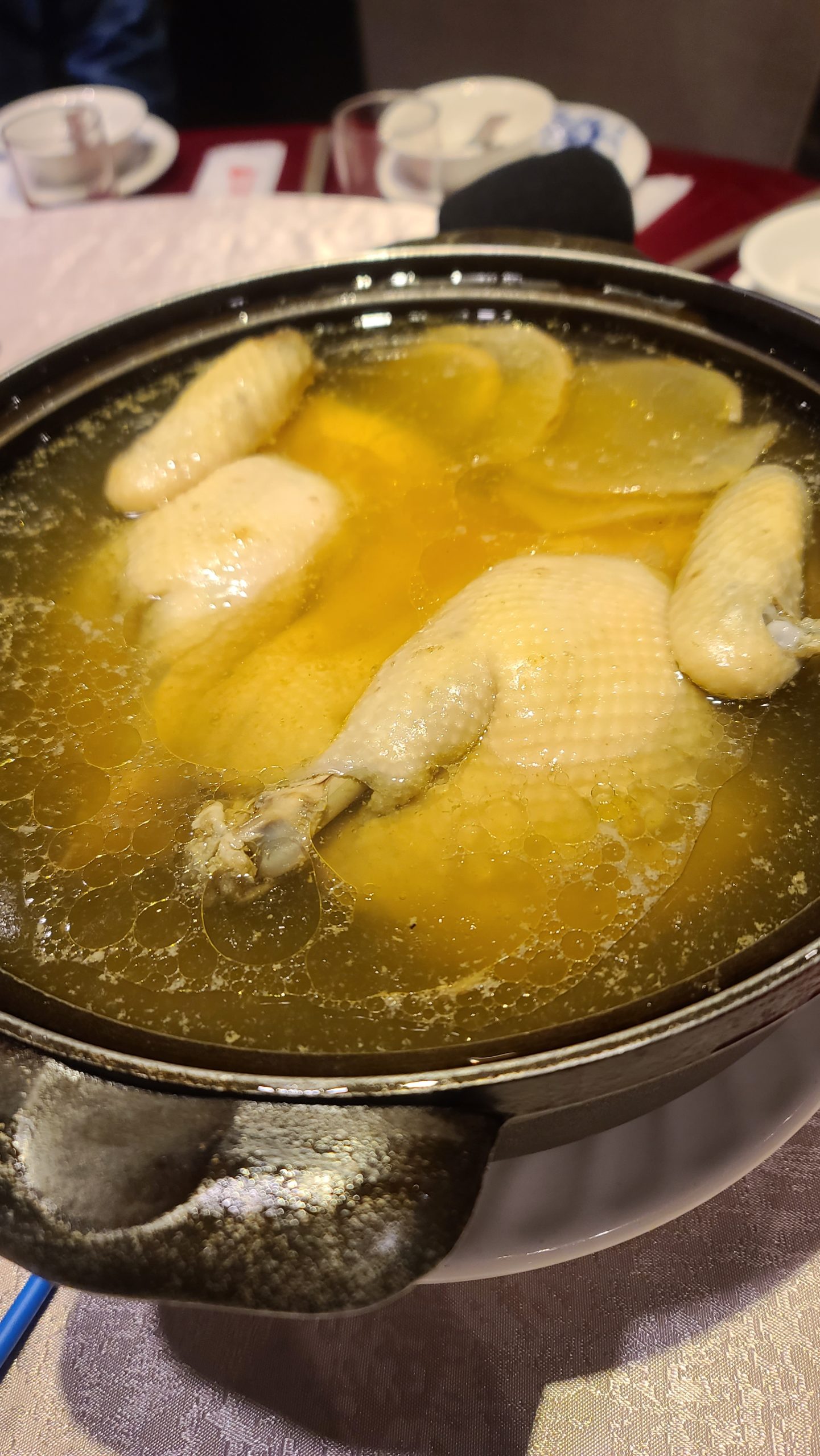 這碗就是盼了很久的雞湯右上角就是蘿蔔錢