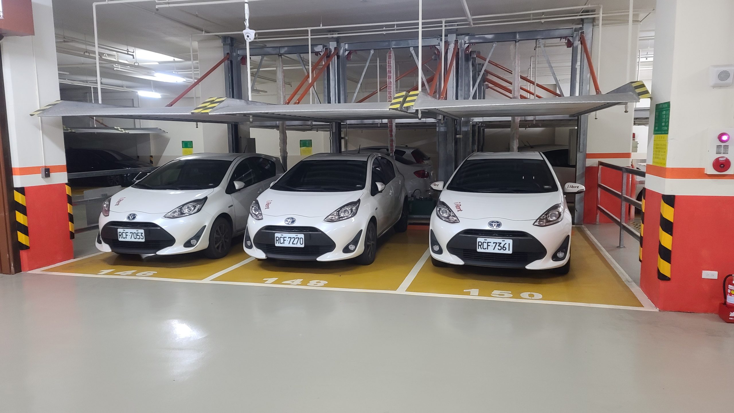 這趟旅行我們已經在花蓮使用過一次IRENT了沒想到在澎湖也會遇到而且這邊的車輛是油電混和車