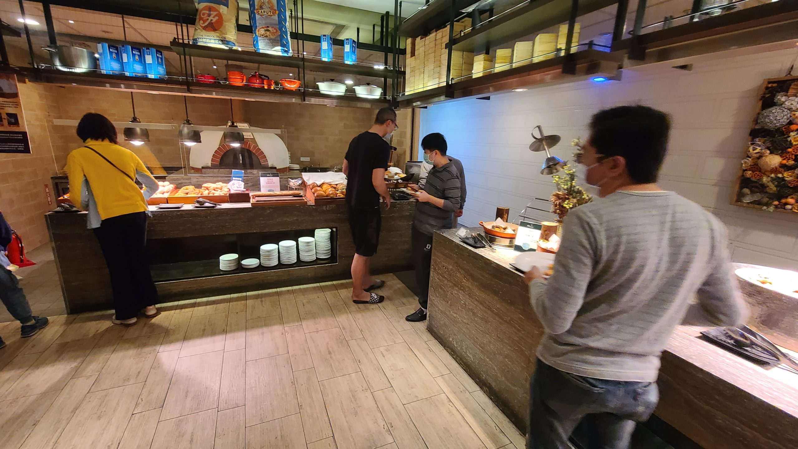 華信環台飛行 Day 5 飯店 台中金典酒店 / 第六市場：餐點