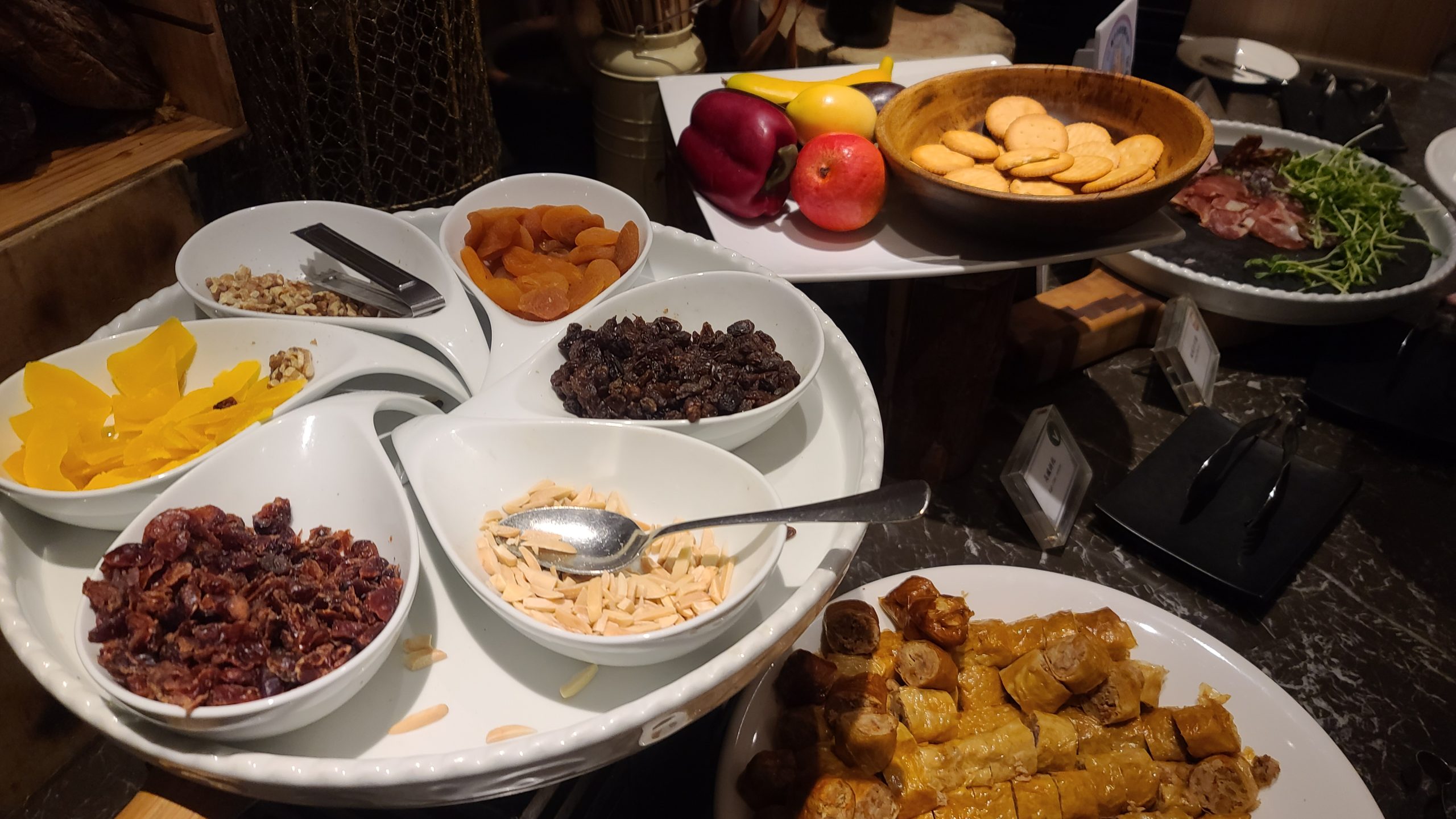 華信環台飛行 Day 5 飯店 台中金典酒店 / 第六市場：餐點
