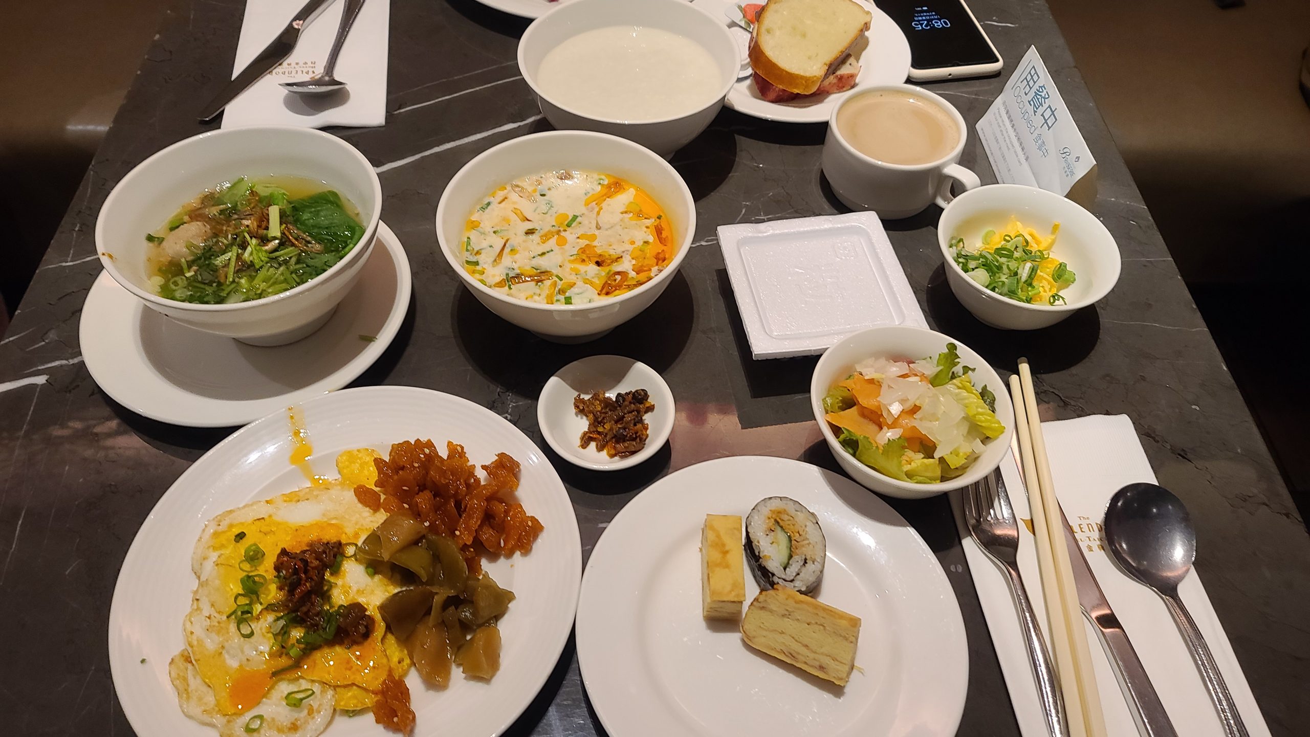 華信環台飛行 Day 5 飯店 台中金典酒店 / 第六市場：餐點