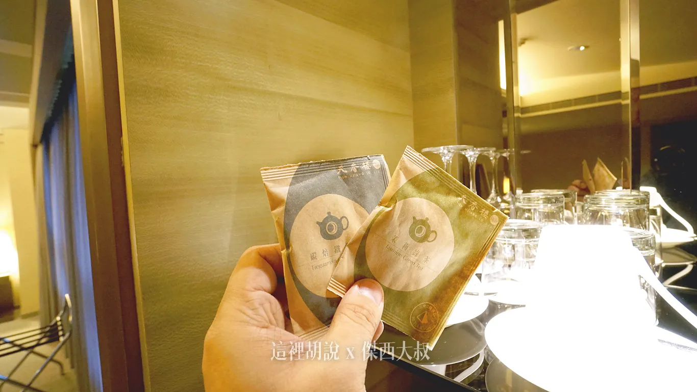 茶包的部分提供的天香樓的原葉立體茶包的綠茶跟烏龍茶這個跟其他飯店給碎茶葉粉的茶包有差