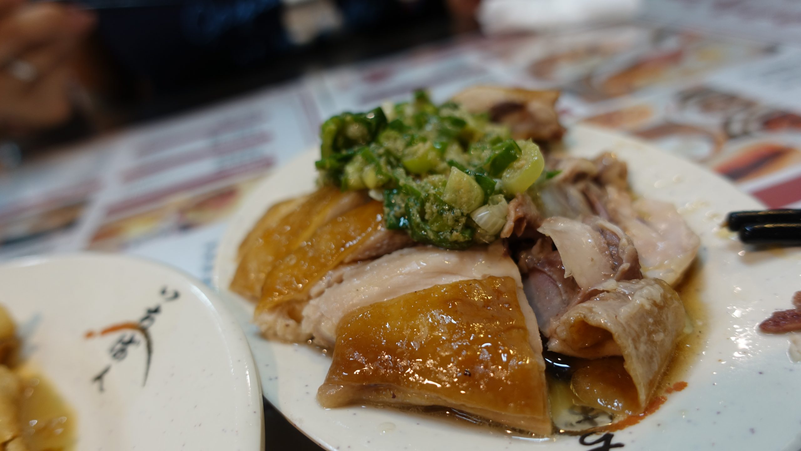 他們的油雞很強，是我吃過油雞裡面排名很前面的然後因為我個人非常喜歡吃油蔥，所以我又單點了油蔥