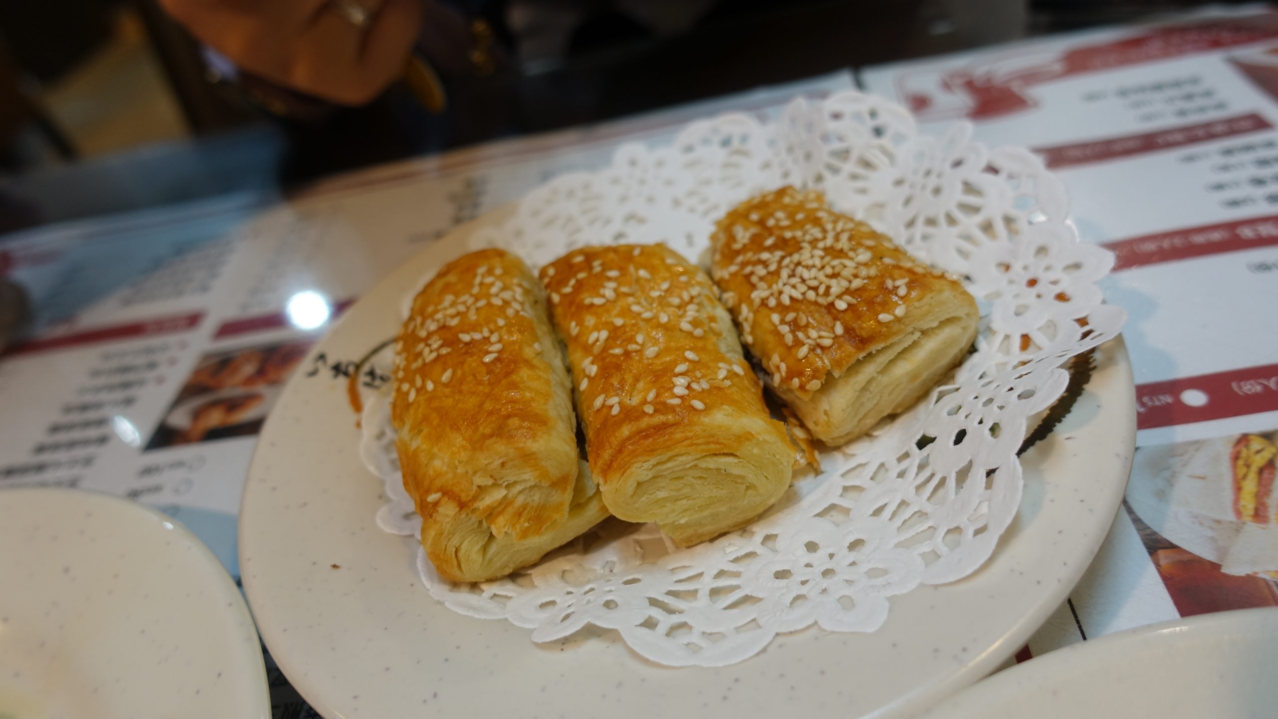 台北中山區 中山國中站鳳城燒臘 X 榮冠茶餐廳｜平價茶餐廳 X 好喝港奶、我愛油雞 - 這裡胡說 JL TALKS