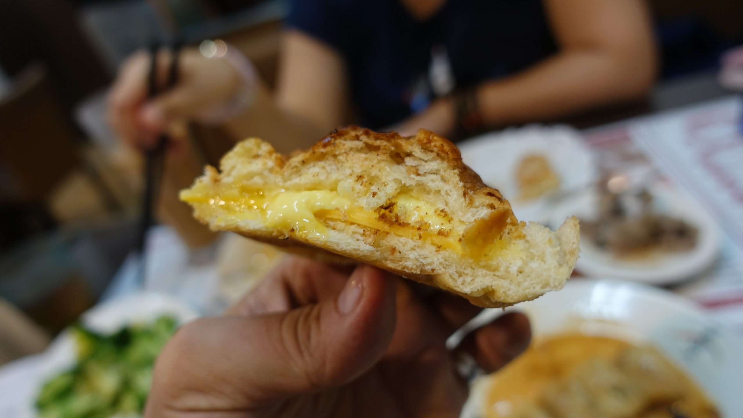 台北中山區 中山國中站鳳城燒臘 X 榮冠茶餐廳｜平價茶餐廳 X 好喝港奶、我愛油雞 - 這裡胡說 JL TALKS