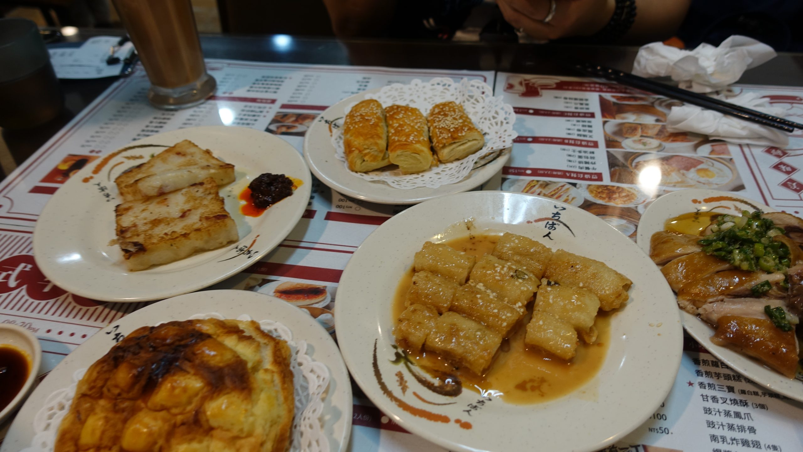 因為晚點還有工作所以我們很客氣的只有點了這些東西還不敢點太多澱粉類的飯麵