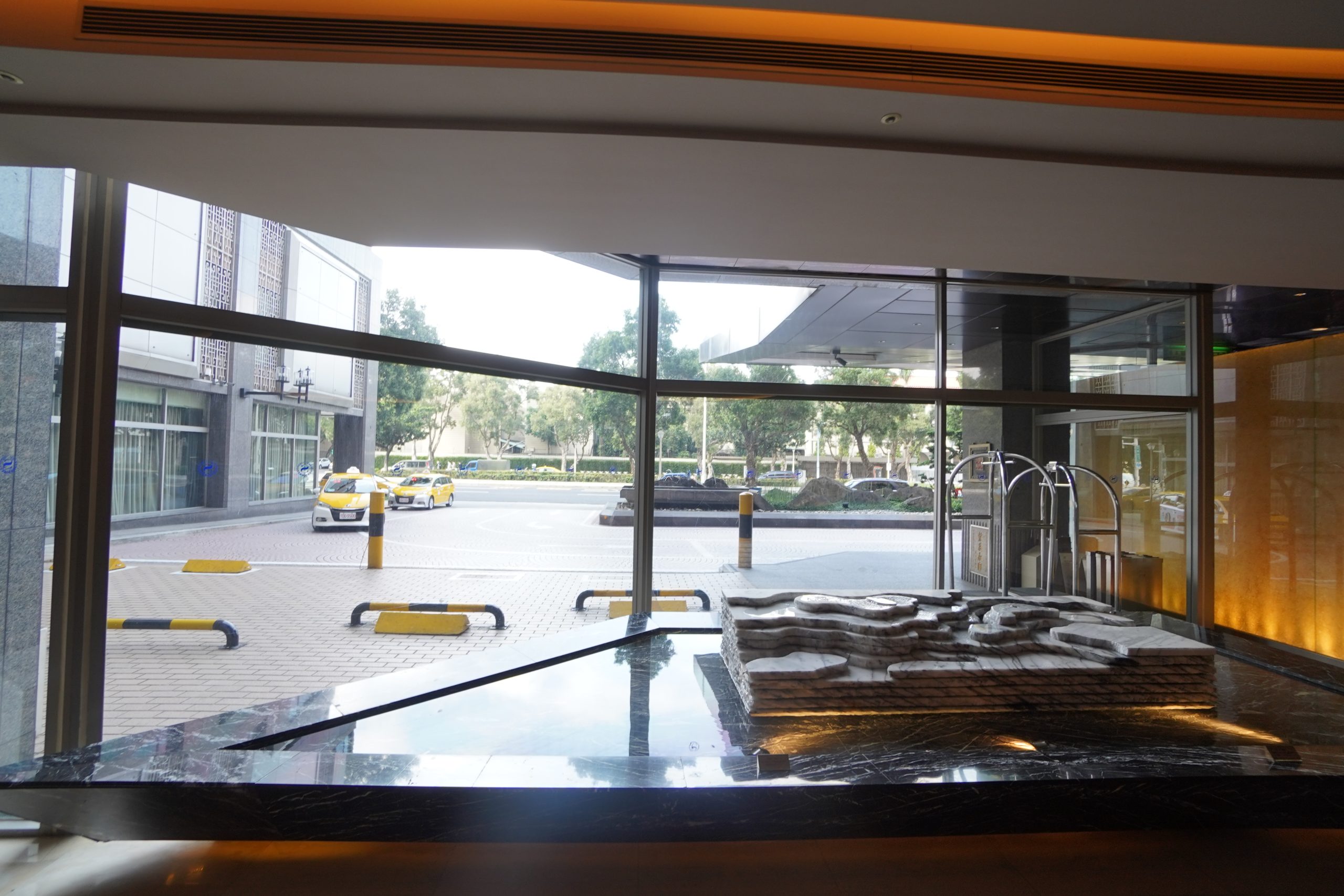 台北喜來登 Sheraton Grand Taipei 古早的來來飯店 政經核心距離北車最近的萬豪飯店：整體環境