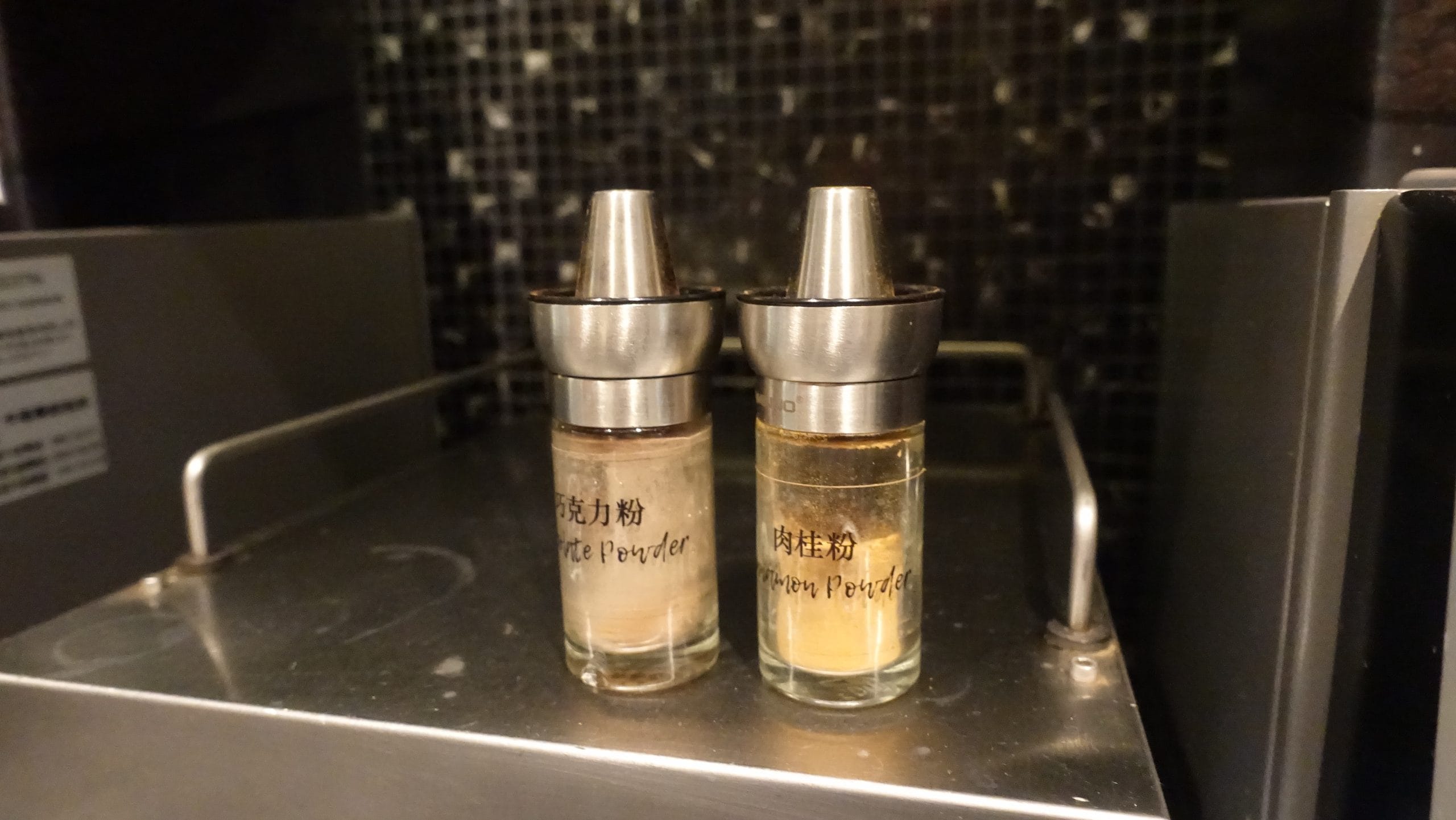 好久沒看到這兩個東西肉桂粉跟巧克力粉以前星巴克都會放