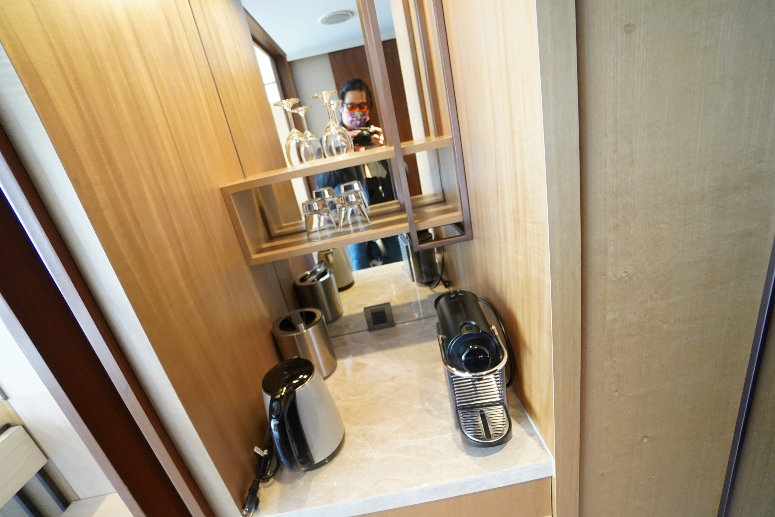 台北喜來登 Sheraton Grand Taipei 古早的來來飯店 政經核心距離北車最近的萬豪飯店：mini bar