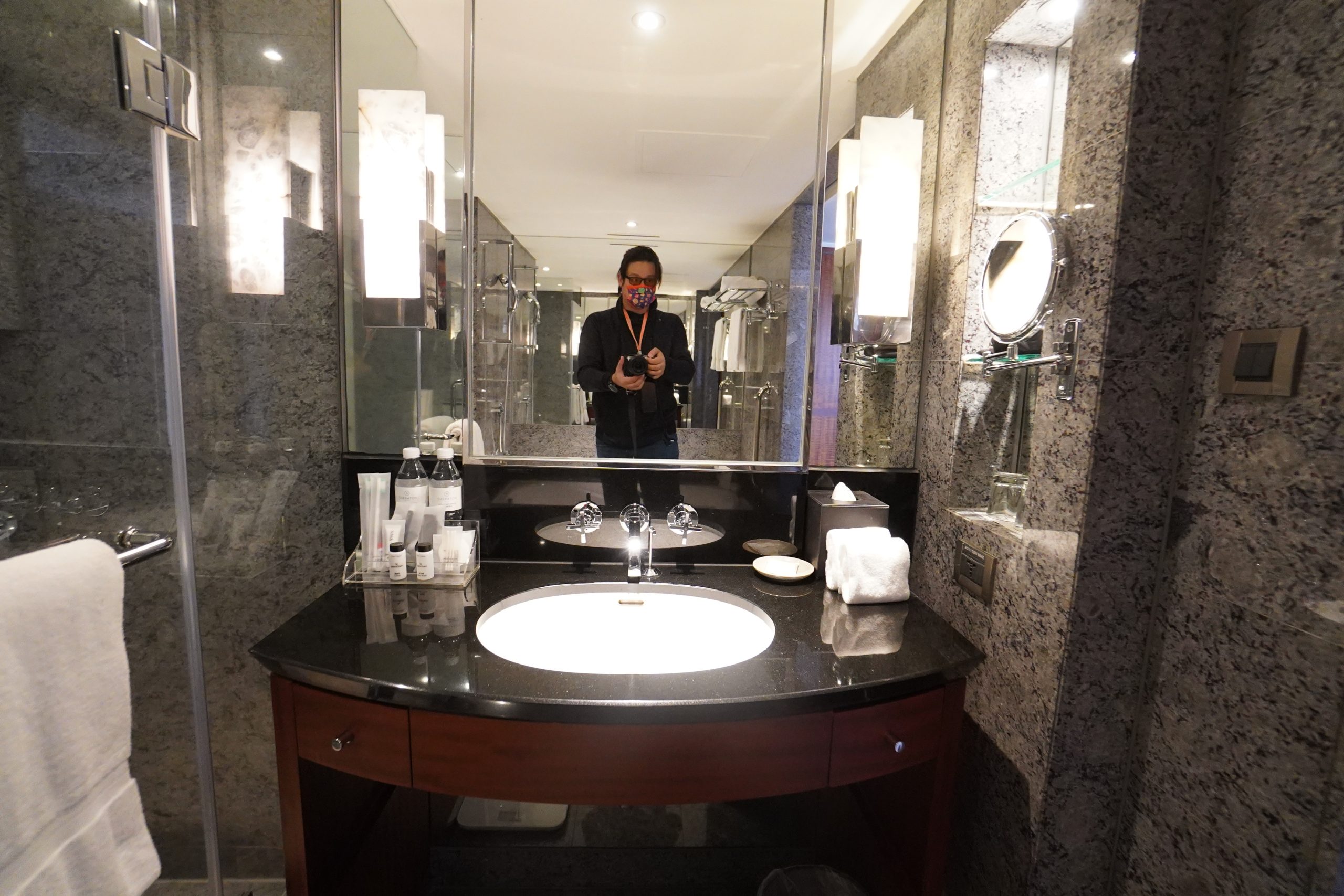 台北喜來登 Sheraton Grand Taipei 古早的來來飯店 政經核心距離北車最近的萬豪飯店：浴室