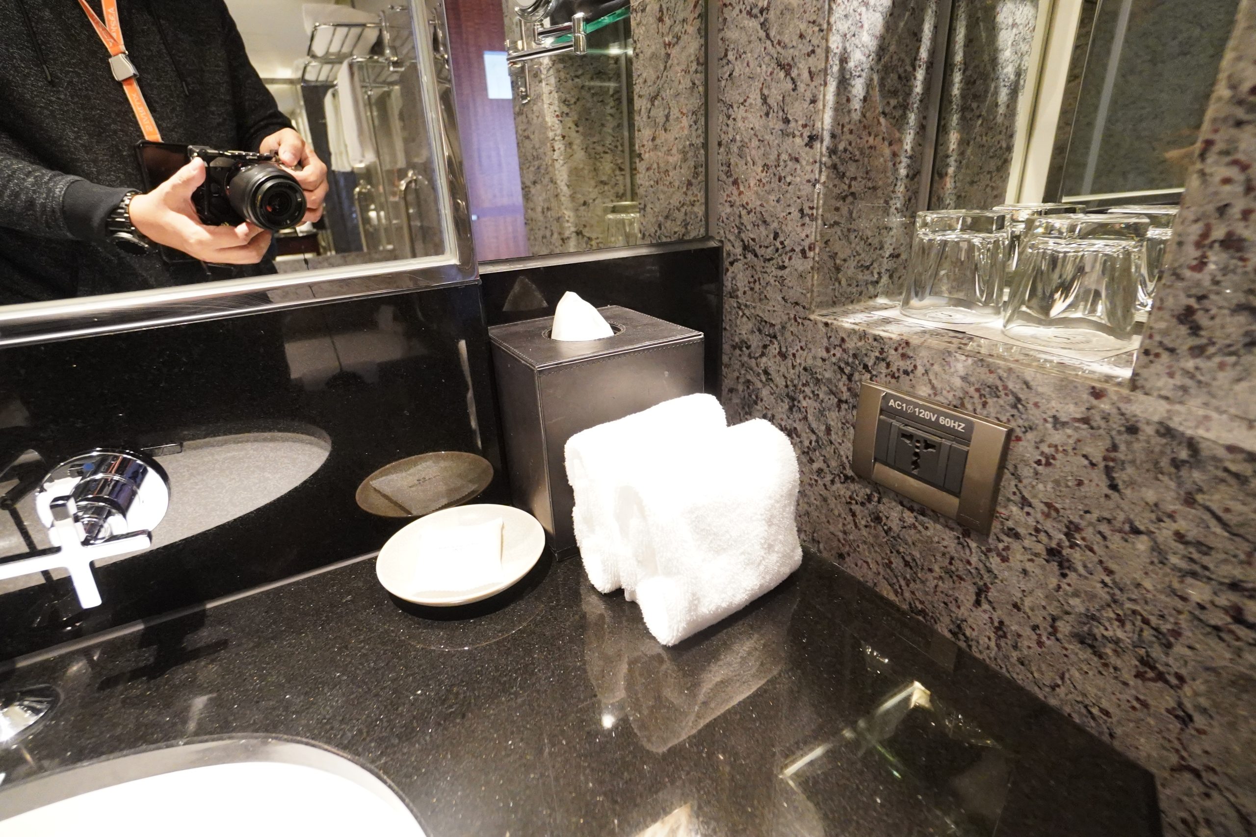 台北喜來登 Sheraton Grand Taipei 古早的來來飯店 政經核心距離北車最近的萬豪飯店：浴室